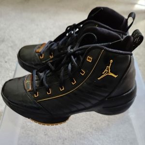 Big kids Air Jordan (19) XIX SE Black and Gold